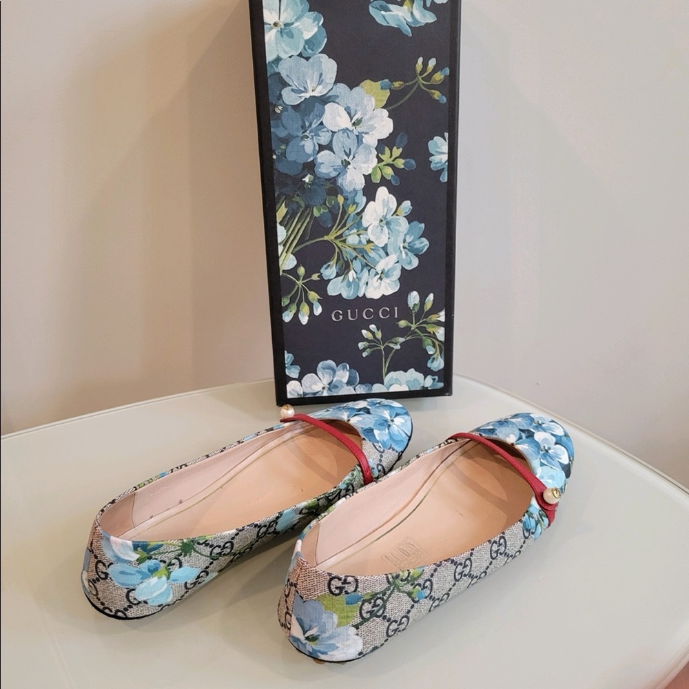 Gucci Flats! Cute cute cute!